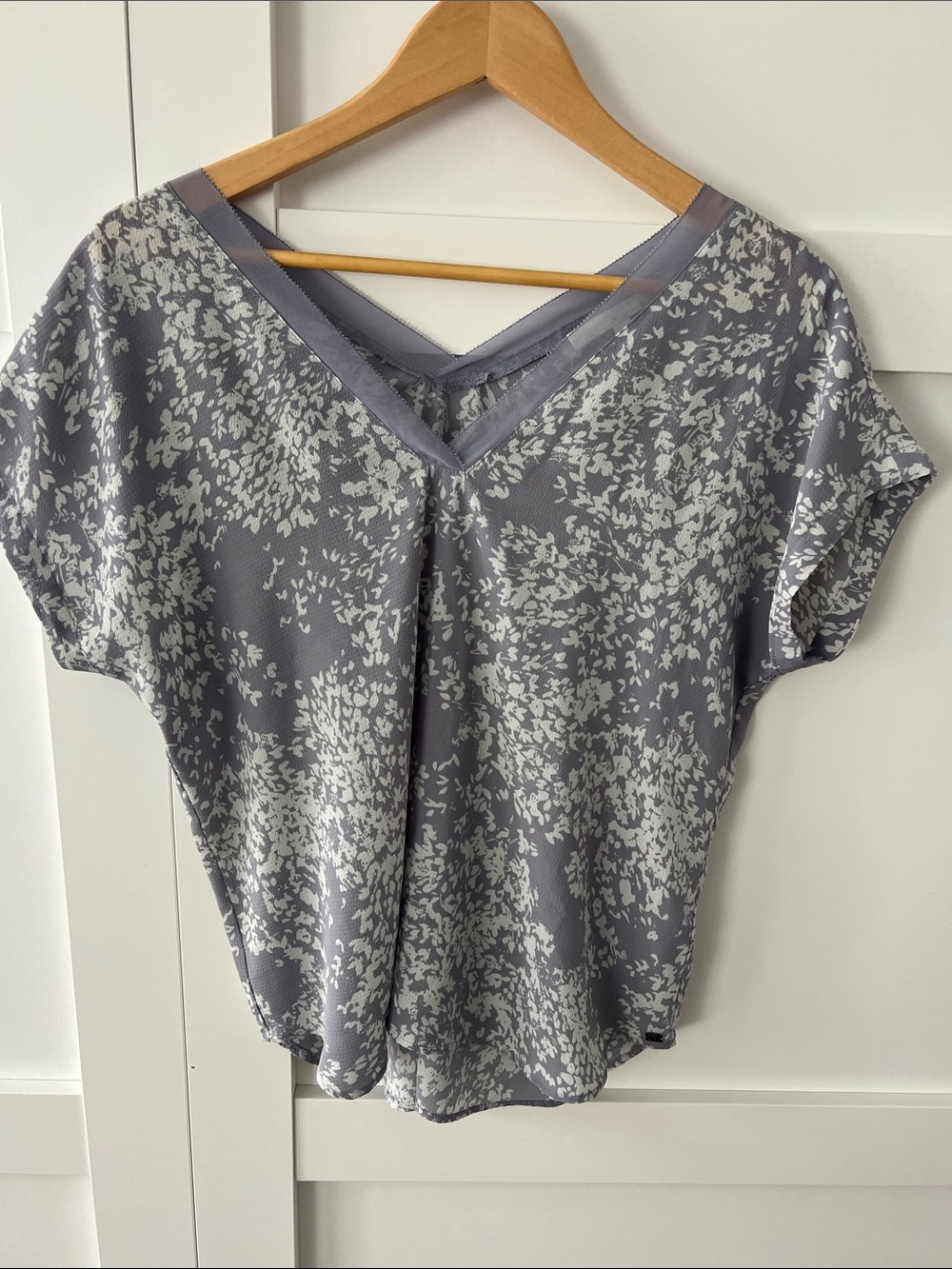 Womens Gray Printed V-Neck Top
